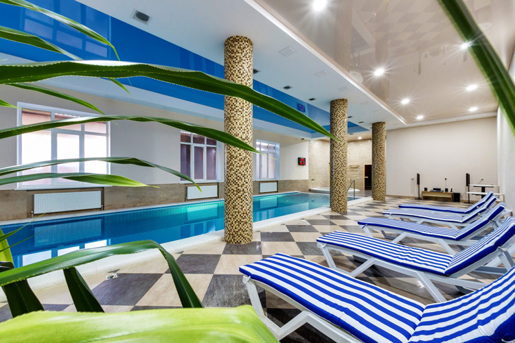 бассейн в гостинице Триумф в Краснодаре