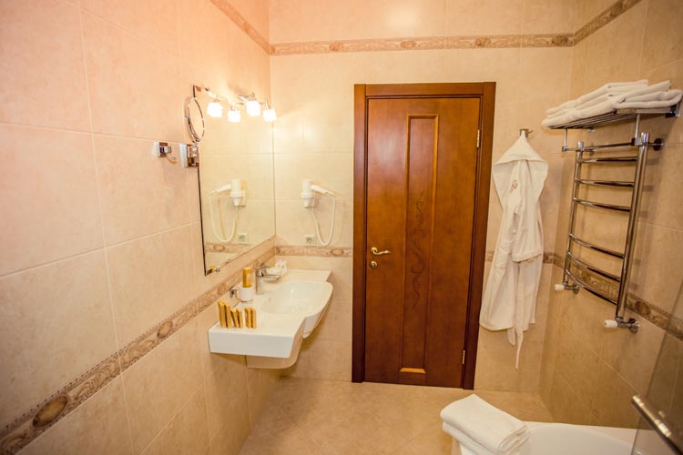 ванная комната в Люксе в гостинице Зион Краснодар